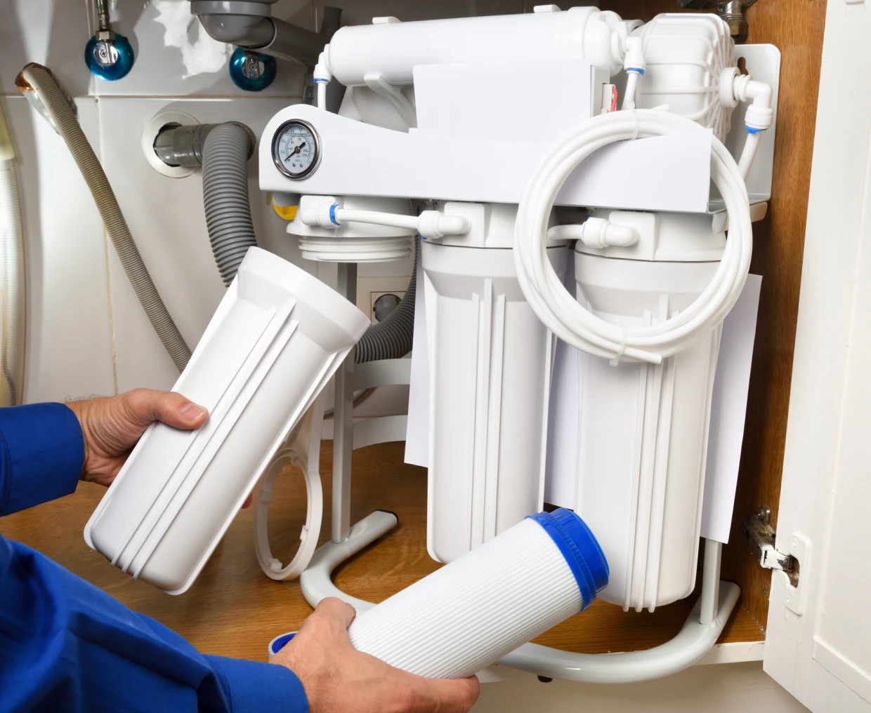 Hands holding water filter cartridges